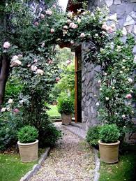 Pergola Und Spalier Im Garten Stilvolle Ideen Fur Gartengestaltung Garten Franzosischer Garten Pflanzen
