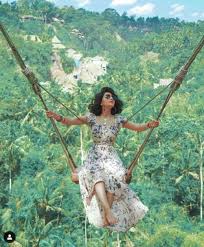 بس حسيت نفسي محتاجه التغيير. Ø¨Ø«ÙŠÙ†Ø© Ø§Ù„Ø±Ø¦ÙŠØ³ÙŠ ØªØ®Ù„ØµØª Ù…Ù† Ø´Ø¹Ø±Ù‡Ø§ ØµÙˆØ± Ù…Ø¬Ù„Ø© Ø§Ù„Ø¬Ø±Ø³