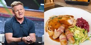 Gordon's put together a classic juicy turkey along with flavourful gravy. Gordon Ramsay Criticized For Gravy On His Restaurant S Roast Dinner