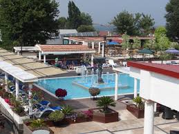 Drumul de la camera la piscina in complexul vox maris costinesti. CostineÈti Vox Maris Ii Psihologul Muzical