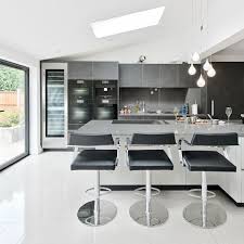 Miele, fabricante alemán de electrodomésticos de alta gama domésticos, equipamiento comercial y cocinas equipadas, con sede en gütersloh, alemania. Miele Kitchen Design Miele Kitchen Design Miele Kitchen Contemporary Style Kitchen