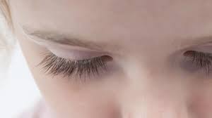 Eyelashes generally do take about 30 to 40 days during this growth phase. Ask The Expert My Daughter Pulls Out Her Eyelashes