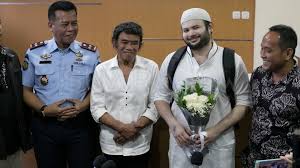 Ia menganggap dan memproklamasikan musiknya sebagai musik. Kembali Ditangkap Ingat Lagi Janji Manis Ridho Rhoma Ke Rhoma Irama