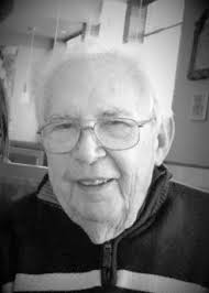 Almont football wins district; remains undefeated