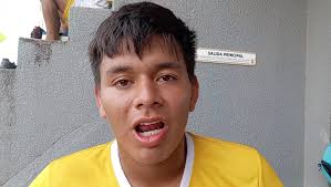 Herman Serrano golpeador de Montero Hoyos, fue la figura para pasar a la  semifinal del campeonato provincial de fútbol de Pailón.