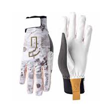 Johaug od 18 października jest tymczasowo zawieszona na dwa miesiące. Johaug Allround Glove 2 0 Women