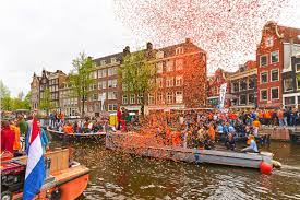 Alle festiviteiten rondom koningsdag amsterdam 2020 zijn afgelast vanwege het coronavirus*. Going Dutch A Guide To Koningsdag King S Day American Women S Club Of Amsterdam