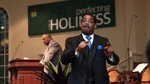 'It's heartbreaking': Pastor accused of exposing himself, sending explicit photos to teen