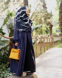Check spelling or type a new query. 45 Model Gamis Syar I Remaja Modern Terbaru 2020