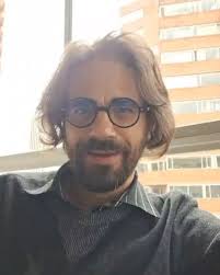 Miguel Barreto Henriques tem a cabeça, o coração e a caneta no sítio errado  (e assim deve ser!), disse-o Rui Zink a propósito do autor e do seu livro  Poemas do Purgatório., Um livro que funciona ...