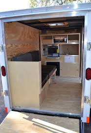 V Front Kitchenette Great Idea But It Looks Like You Cant Open The Mini Fridge Not Well Designed Caravane Remorque Camping Remorque Fermee Et Remorque