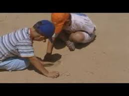 O jogo do berlinde é constituído por 20 berlindes + 2 abafadores, saco de arrumação e regras do jogo. Vamos Jogar Ao Berlinde Youtube