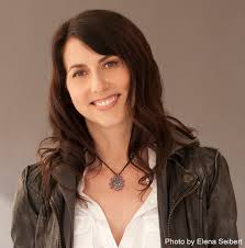 Mackenzie scott net worth 2020. Mysterious 60b Woman Profile Offers Rare Look At Mackenzie Scott S Distribution Of Amazon Wealth Geekwire