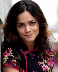 Её мать — актриса ана мария брага. Alice Braga Unifrance