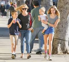 Ich bin sicher, meine kinder finden es erschreckend, aber meine mutter hat das gleiche getan. erst zum muttertag zollte ava. Reese Witherspoon Ehemann Vermogen Grosse Tattoo Herkunft 2021 Taddlr