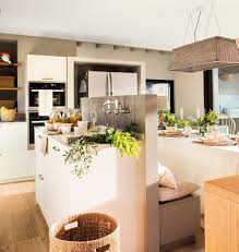 Distribuida en línea, se integra perfectamente porque tanto los armarios, de zelari de nuzzi. Cocinas Abiertas Al Salon Ideas Para Cocinas Integradas Al Salon