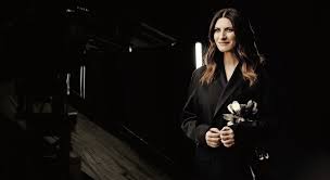 Lo verás lograrás resistir si nadie lo ve. Laura Pausini Io Si Cooperazione