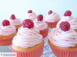 Framboise Cupcakes A La Vanille Recettes Recette Recette Cupcake Cupcakes A La Vanille Cupcake Framboise