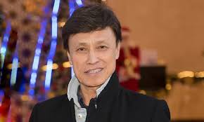 Những ca sĩ cộng tác với trung tâm thúy nga tiến bộ rất nhanh về nghề nghiệp chính là nhờ được thỏa sức sáng tạo trong thế giới âm nhạc của chương trình là một live show ca nhạc, không gắn với thương hiệu paris by night mặc dù có sự hiện diện của hai nhà sản xuất của thúy nga là chị marie. Top 10 Nam Ca Sá»¹ Ná»•i Tiáº¿ng Tren San Kháº¥u Paris By Night Topshare