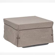 Si può scegliere tra forme più rigide, ossia pouf a forma di cubo o parallelepipedo, e forme più morbide, ossia pouf più rotondi e imbottiti, ideali soprattutto per le camerette dei bambini. Poltrona Letto Ikea Mondo Convenienza E Altre Proposte