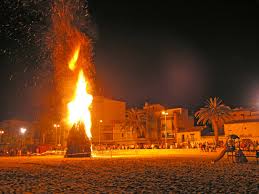 Pero la celebración empieza desde la víspera, cuando se conmemora la llamada noche de san juan. 3 000 Agentes Garantizaran La Seguridad En La Noche De San Juan