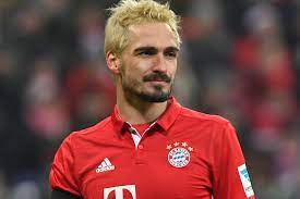 Gegen ihn spiele ich am liebsten, weil ich dann hinter seinem rücken reinlaufen kann. Mats Hummels Ist Blond Und Twitter Ist Nicht Begeistert Web De