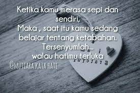 Janganlah kamu mencari kesempurnaan karena tak ada yang hidup sempurna di dunia ini. 12. Mutiara Kata Hati Facebook
