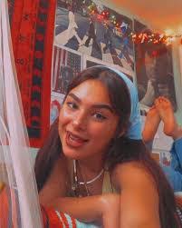 Laurel Wallace's Instagram, Twitter & Facebook