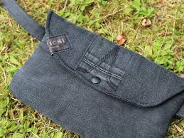 Lassen sie nur ihrer fantasie freien lauf und das ergebnis würde bestimmt einzigartig sein! Upcycling Projekt Gurteltasche Aus Einer Alten Jeans Nahen Kreativlabor Berlin