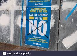 Wandplakate Fur Das Italienische Costitutional Referendum Vom 20 Bis 21 September 2020 Zur Reduzierung Der Zahl Der Parlamentarier Stockfotografie Alamy
