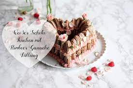 Dieser saftige schokokuchen mit kirschen wird mit flüssiger schokolade gebacken und eigenes sich sowohl für die backform als auch für ein blech. Weisser Schoko Kuchen Mit Himbeer Ganache Fullung Marion S Kaffeeklatsch