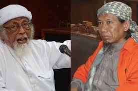 Abu bakar ba'asyir, a notorious indonesian extremist, is an alleged mastermind of the 2002 attacks. Siapa Yang Lebih Berbahaya Aman Abdurrahman Atau Abu Bakar Ba Asyir