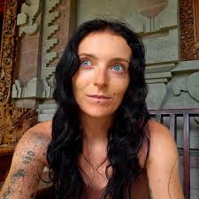 Leanne Fogarty's Instagram, Twitter & Facebook