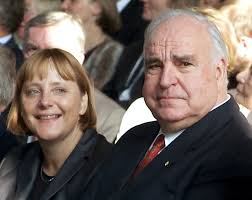 Der angebliche grund für das hausverbot, das. Helmut Kohl Lahirkan Angela Merkel Jadi Perempuan Kuat Di Dunia Kumparan Com