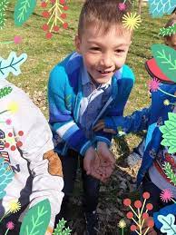 Doici, albine casnice, care sunt responsabile pentru intretinerea stupului iarna, albinele stau in stup sub forma de ciorchine pentru a incalzi regina si pe ele insele. Mii De Albine Sute De Fluturi Zeci De Clasa De Poveste Facebook