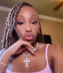 Ms. Pretty in pink 🩷