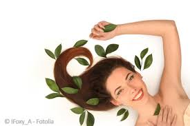 Im handel erhältliche shampoos sind oft mit synthetischen chemikalien gefüllt, das kann bei empfindlichen menschen reaktionen hervorrufen, sowie einige chemikalien sind potenziell umweltschädlich. Naturliche Haarpflege So Starkt Aloe Vera Die Haare