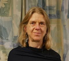 Holly Pinkney's Instagram, Twitter & Facebook