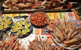 Le Restaurant Les Oceanides A Concarneau Cuisine Traditionnelle De Poissons Et Fruits De Mer Hotel Restaurant Les Oceanides Concarneau