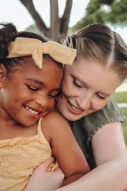 This is my human Mum. She made a movie and I got to be in it!! Doesn't the  camera love me? 🎥🦜🔵🎣