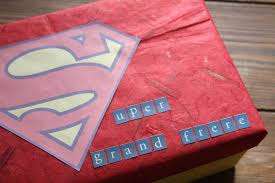 La Boite Du Super Grand Frere Debobrico Grand Frere Boite A Papa Coffret Bebe