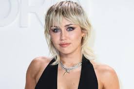 The latest tweets from @mileycyrus Miley Cyrus Identitatskrise Wegen Hannah Montana Gala De