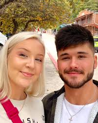 happy birthday to my bestest friend, I love you so much and I'm so glad  you're in my life, thanks for all of our inside jokes, literally insane  dance moves, and late