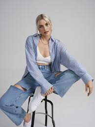 En 2011, lena gercke se met en couple avec le footballeur sami khedira. Lena Gercke Style Clothes Outfits And Fashion Celebmafia