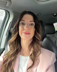 Nicole Mumford's Instagram, Twitter & Facebook