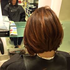 In general, auburn hair colors tend to be more vibrant, with higher intensity of red pigment, while chestnut is more in the brown hair category. Beautiful Chestnut Brown Hair Bob Frisur Frisuren Haarschnitt Bob