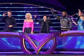 The masked singer / tvseason Jenny Mccarthy Says The Masked Singer Season 3 Clues Are Harder To Guess Than Ever Tv Guide