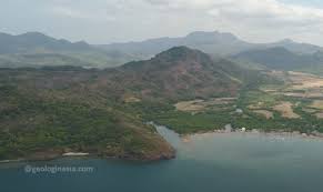 Urutan nama nama 5 pulau dan 20 pulau dan 10 pulau terbesar terkecil kecil yang ada di indonesia lapangan terbang ngurah rai terdapat di bagaimana pembagian wilayah perairan laut indonesia. Daftar Pulau Terbesar Di Filipina
