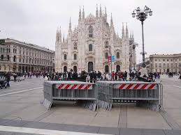 Presidio anti ddl zan a milano, la polizia si schiera per fermare i contromanifestanti. Manifestazione Contro Il Ddl Zan A Milano Diretta Video Corriere Tv