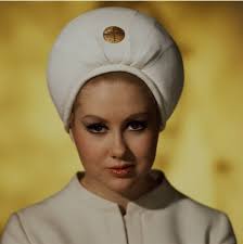 2001italia: Who's that girl? (actress-spotting in '2001: a space odyssey')